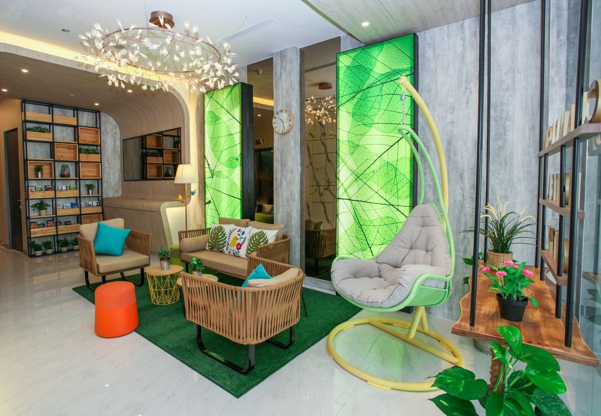 Hotels near clubs - lounge of Champion Hotel