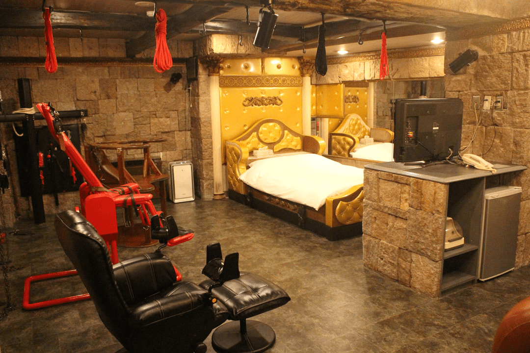 love hotels japan - hotel alph in room