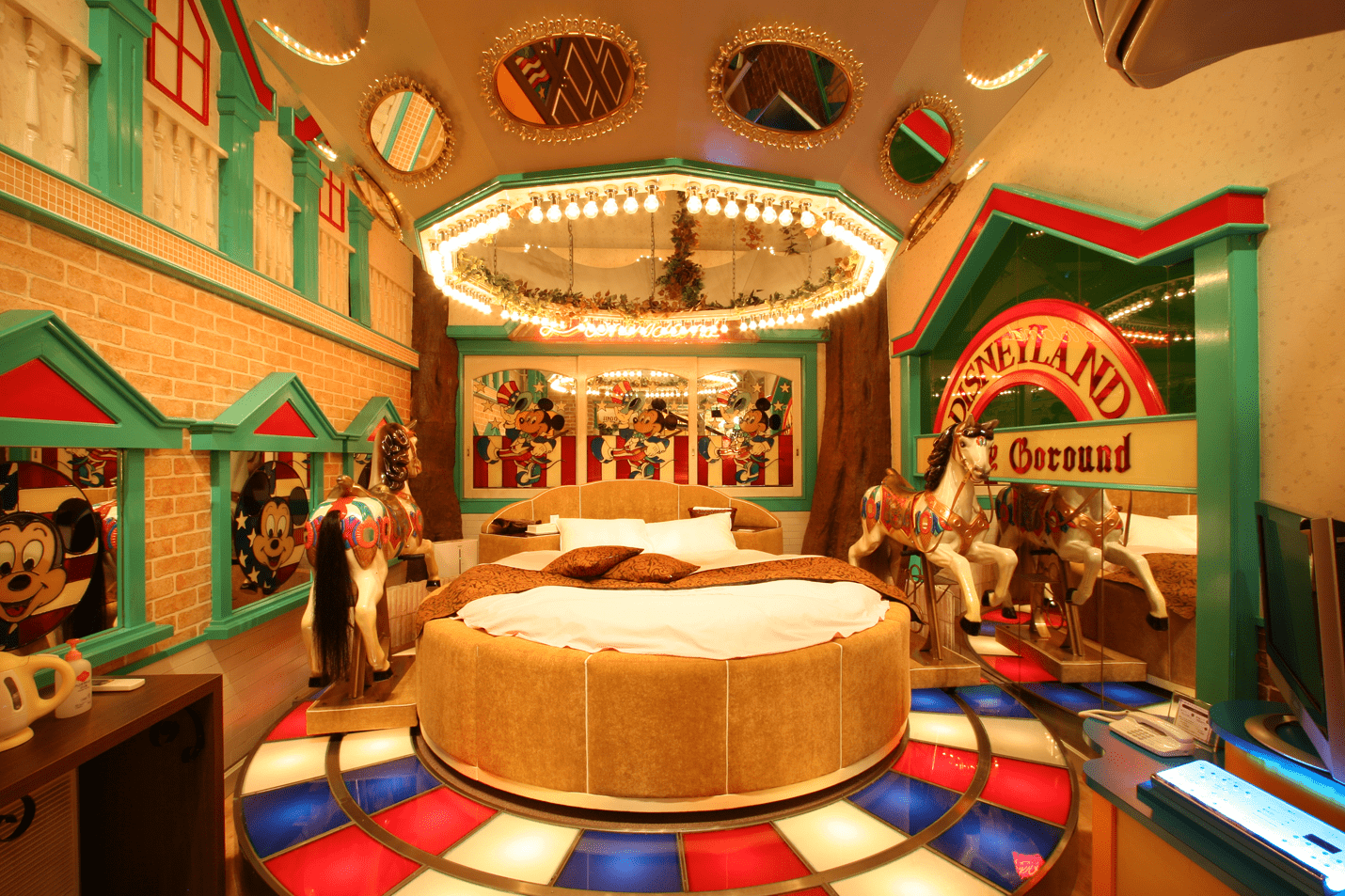 love hotels japan - hotel france carousel room